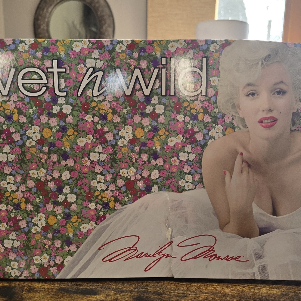 MARILYN MONROE WET N WILD PR MAKEUP BOX